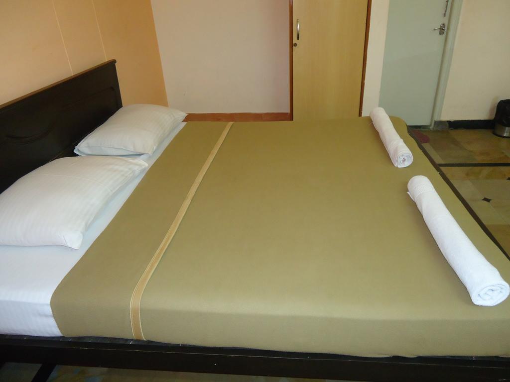 Sri Sai Comforts Hotel Bangalore Kamer foto